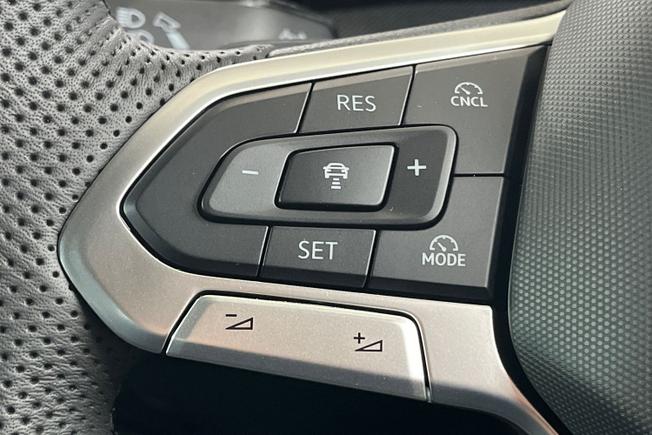 VOLKSWAGEN Golf Photo 16