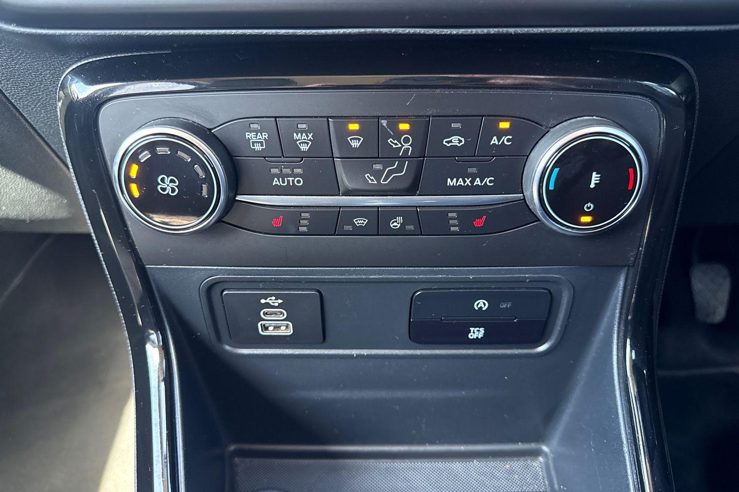 Ford ECOSPORT Photo 32
