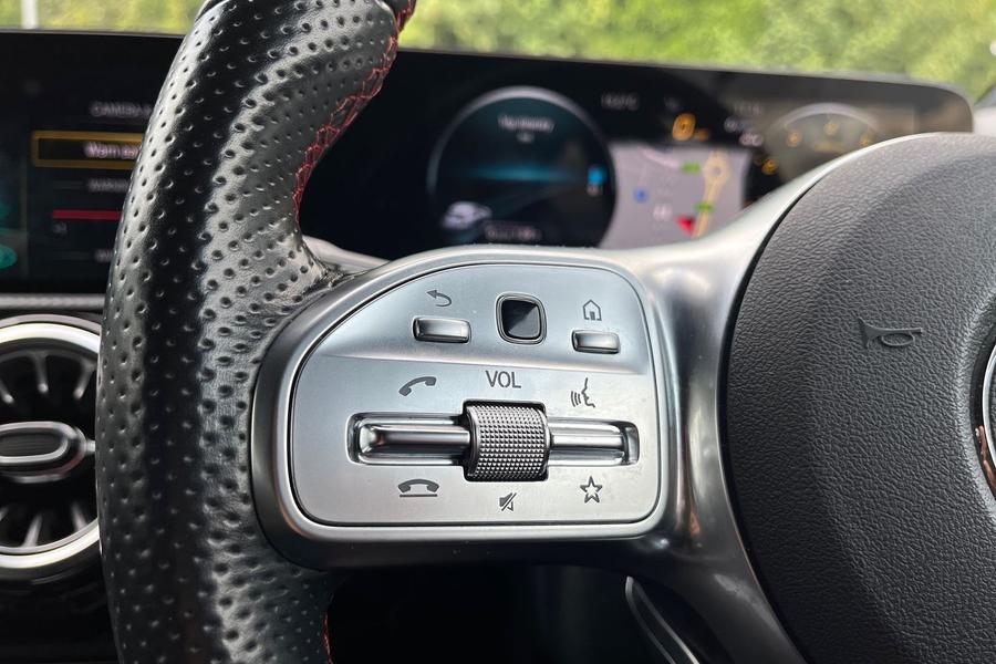 Mercedes-Benz A Class Photo autoimg-e217f3e970277372587927feda442f52ad1395ba.jpg