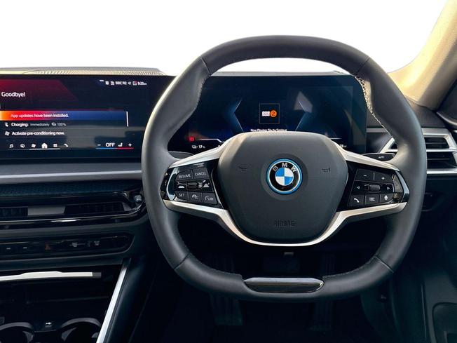 BMW I4 Photo 11