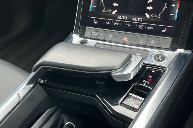 Audi e-tron Photo 33