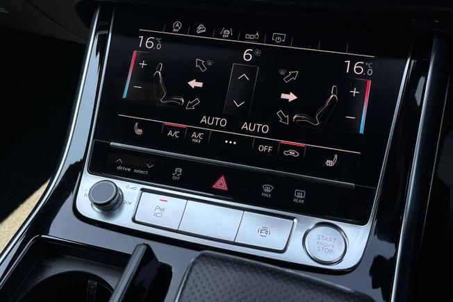 AUDI Q8 Photo 30
