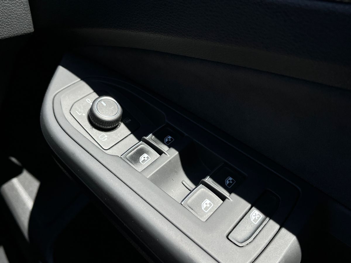 Volkswagen Golf Photo autoimg-e22945bbb84df92079e57caff02b84e238e1b6d2.jpg