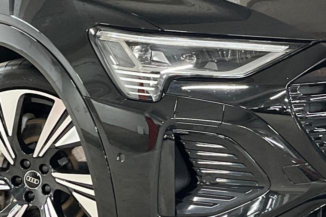 Audi Q8 E-Tron Photo 19