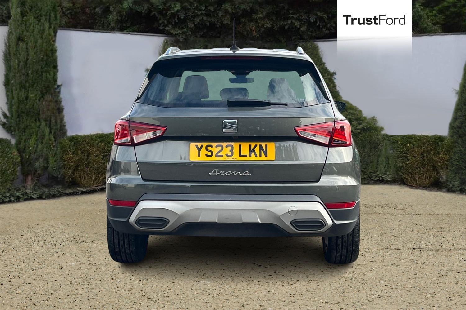 SEAT ARONA Photo 6