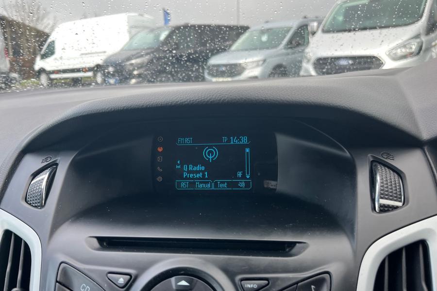 Ford FOCUS Photo autoimg-e238a9da044555afffa4088c42670046f8ebbdac.jpg