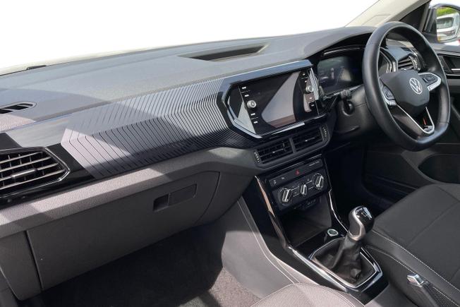 VOLKSWAGEN T-Cross Photo 2