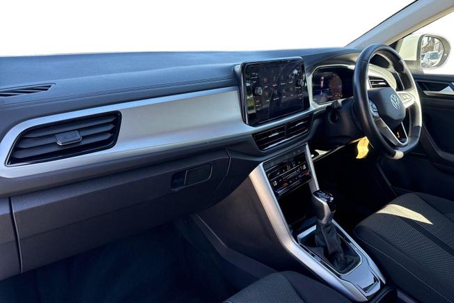 Volkswagen T-Roc Photo 2