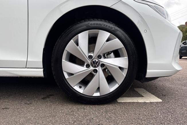 VOLKSWAGEN Golf Photo 5