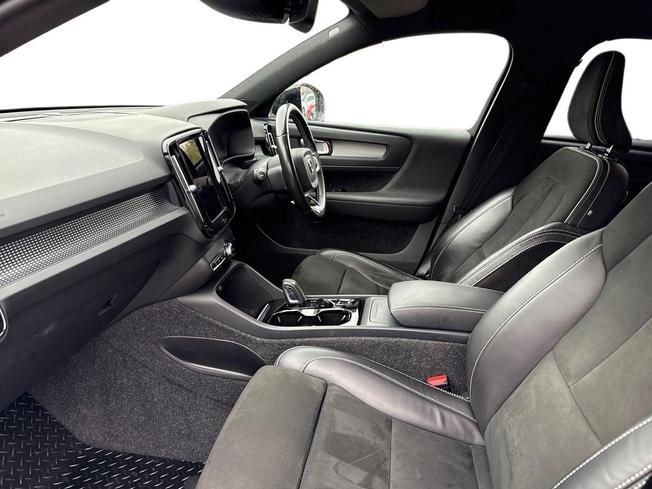 VOLVO Xc40 Photo 2
