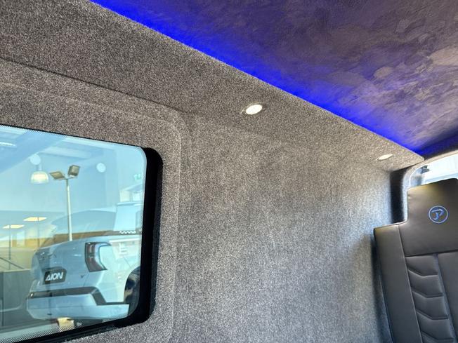 VOLKSWAGEN Transporter Photo 44