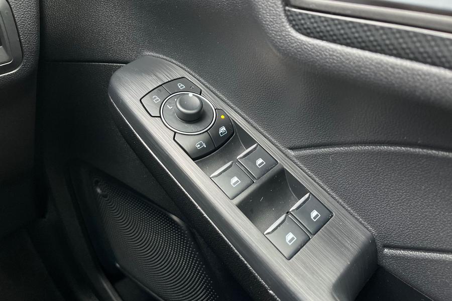 Ford Kuga Photo autoimg-e24f2bee667fe5dfa3d8b95829bf4208fda6e0dc.jpg