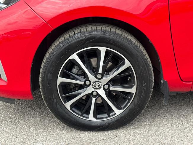 TOYOTA Yaris Photo 24