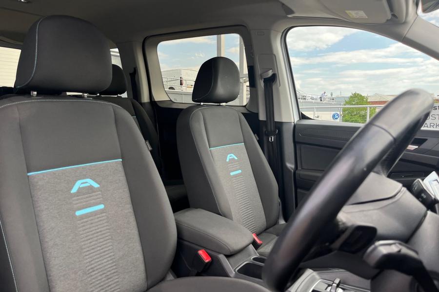 Ford TOURNEO CONNECT Photo autoimg-e25ac231c3fed56270e4eec8232d0b47ea9e3e04.jpg