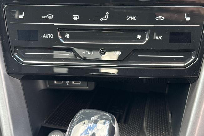 VOLKSWAGEN T-Roc Photo 21