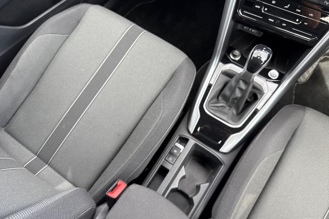 VOLKSWAGEN T-Roc Photo 23