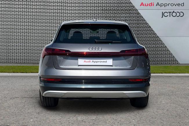 AUDI e-tron Photo 7