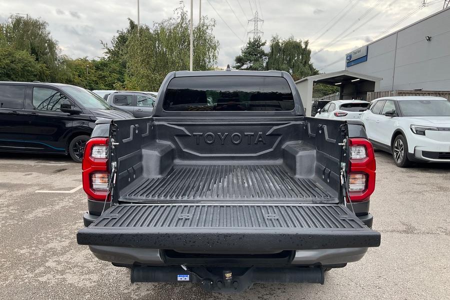 Toyota Hilux Photo autoimg-e263140986ad715a31e911e01c584eafc12a04f8.jpg