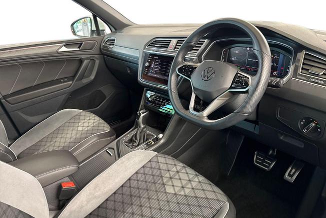 VOLKSWAGEN Tiguan Photo 6