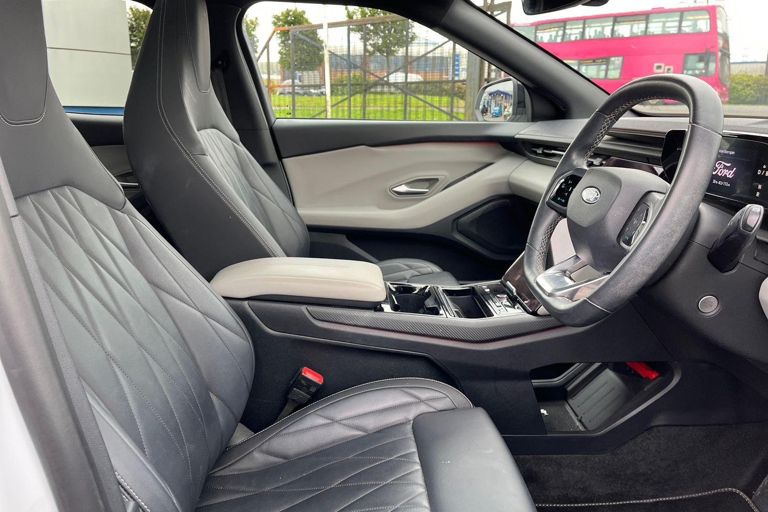 Ford Explorer Photo 16