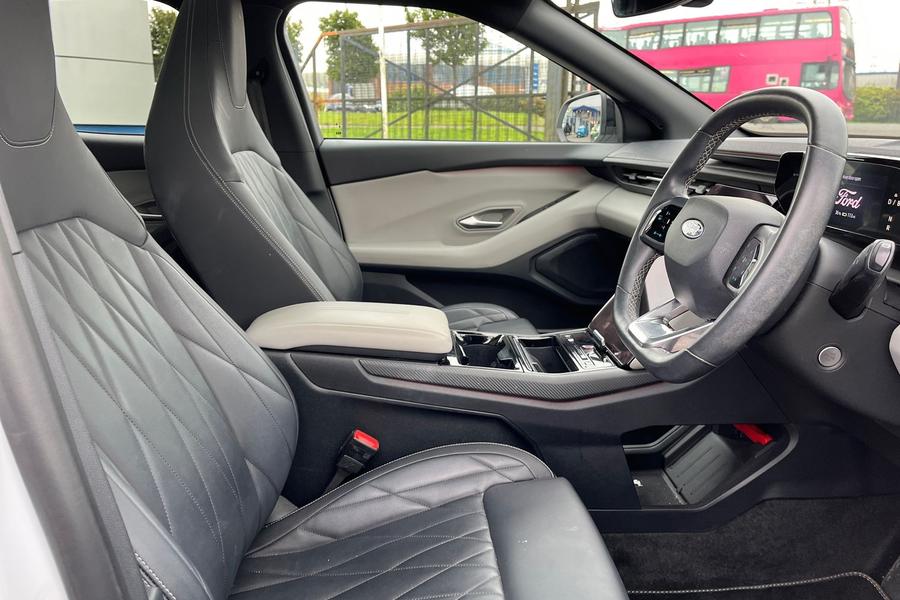 Ford Explorer Photo autoimg-e26cefb4f73e3e708b690b11a50730b5433d4450.jpg