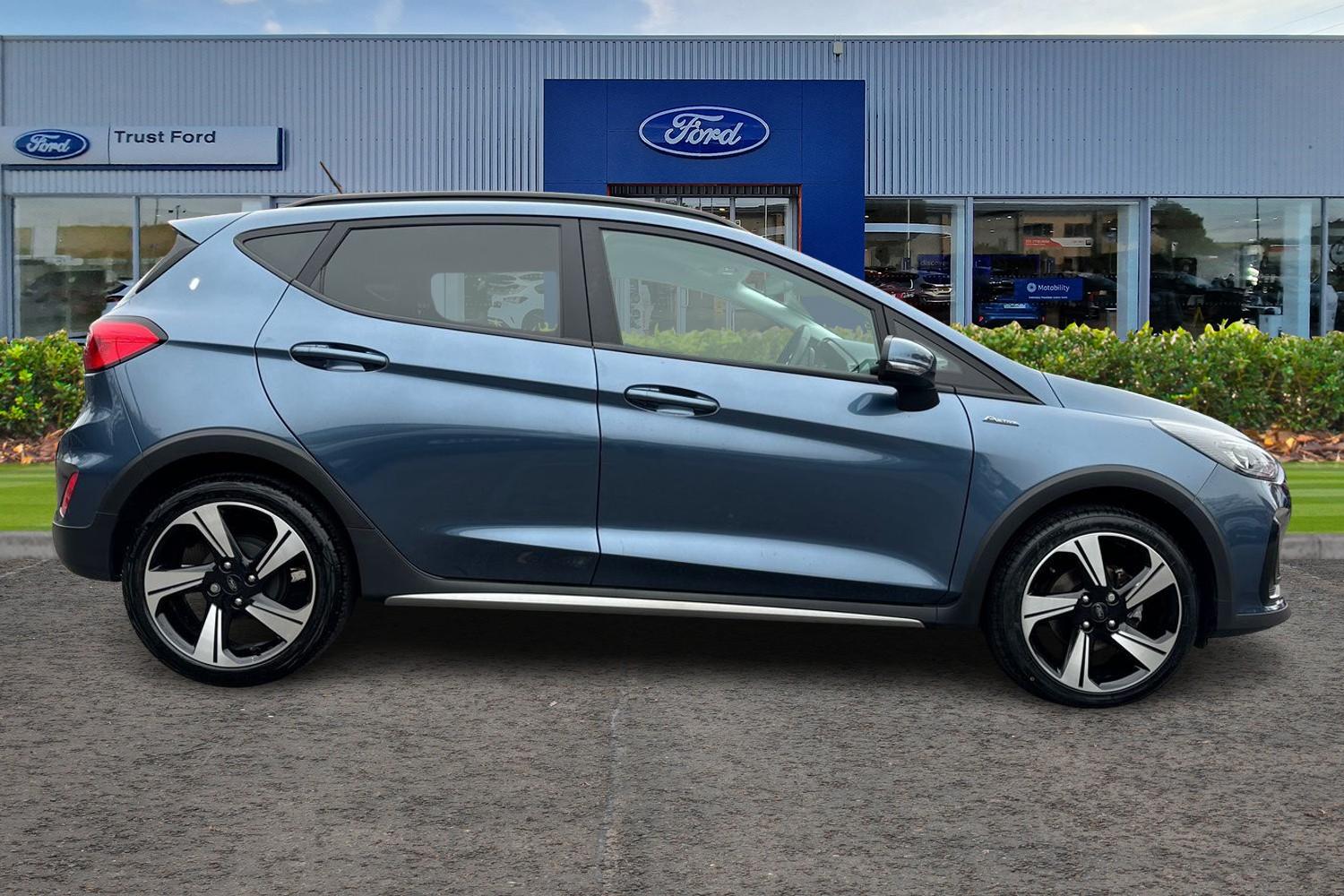Ford FIESTA Photo 2
