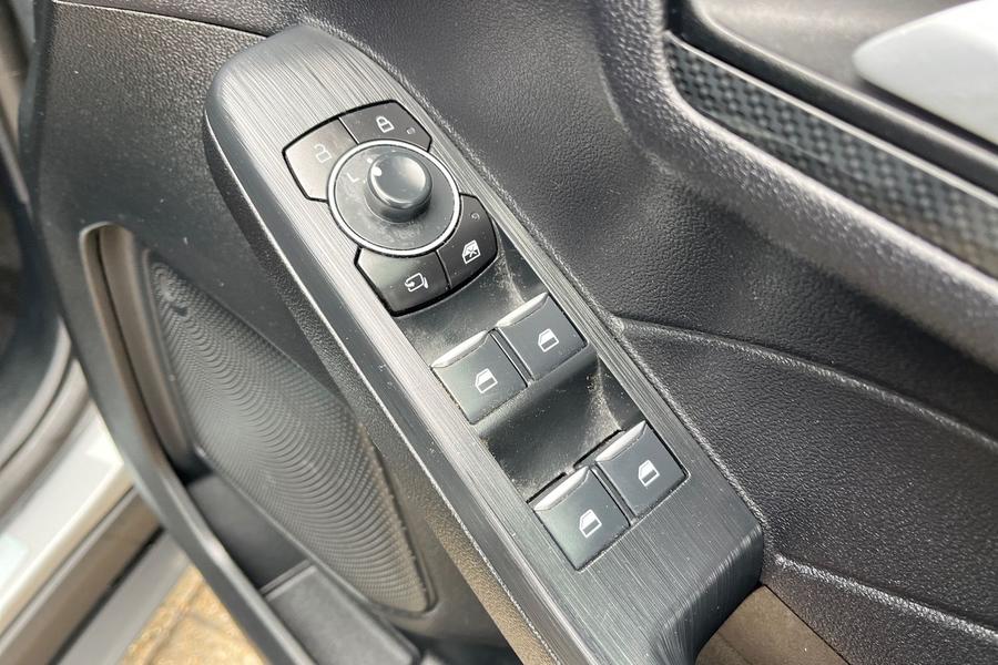 Ford Kuga Photo autoimg-e27be4d632bf9de945a01300422753a93ecfd004.jpg