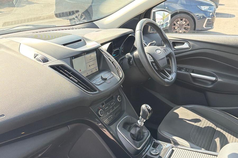 Ford KUGA Photo autoimg-e27cc5a6eb9c37a65bdb673a235888894892820e.jpg
