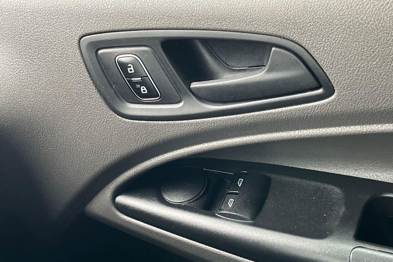 Ford TRANSIT CONNECT Photo 32