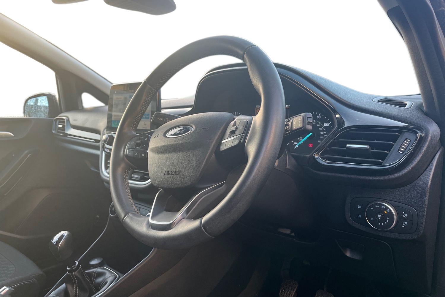 Ford FIESTA Photo 8