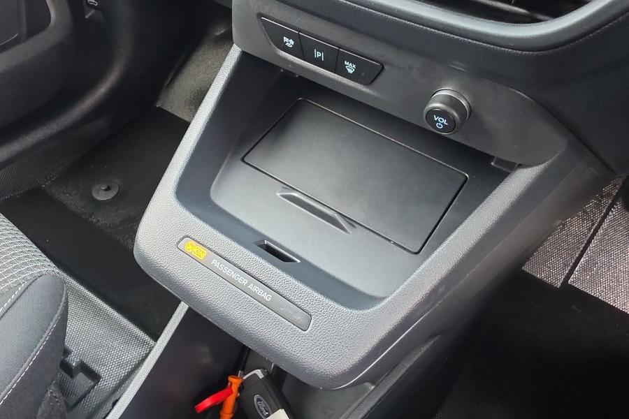 Ford E-TRANSIT COURIER Photo autoimg-e281dfa27cc62d35d3e6f4296568a72da9daa65f.jpg