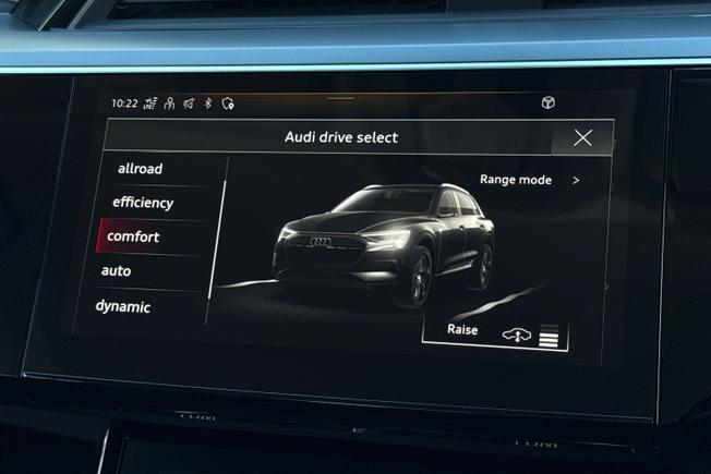 AUDI e-tron Photo 30