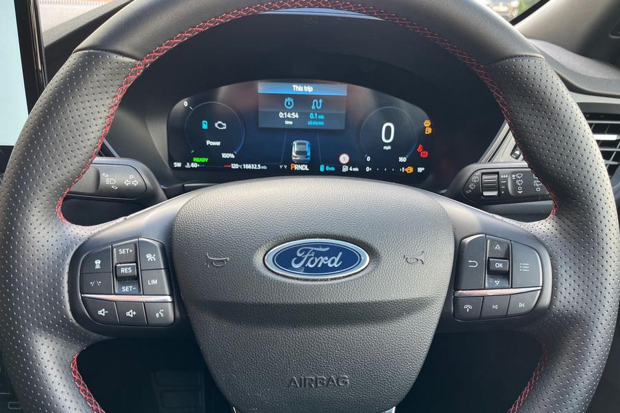 Ford Kuga Photo autoimg-e2a61beace2ae0ff40169347ec9729b94acb1e66.jpg