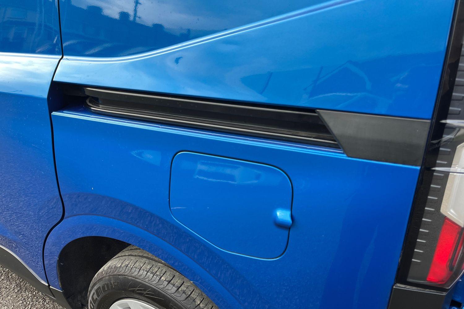 Ford TRANSIT COURIER Photo 38
