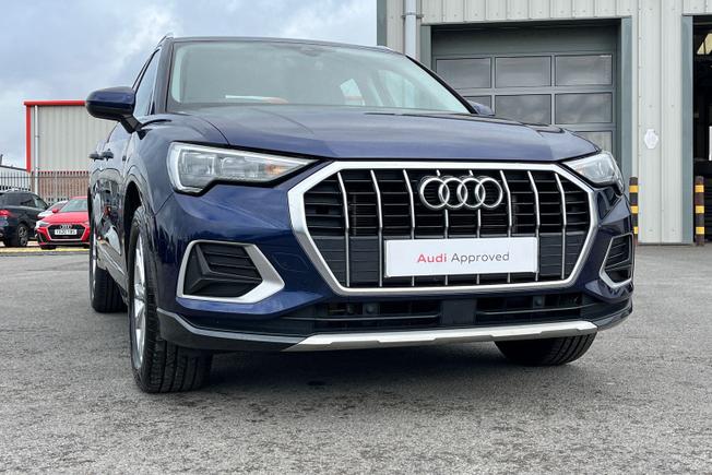 AUDI Q3 Photo 22