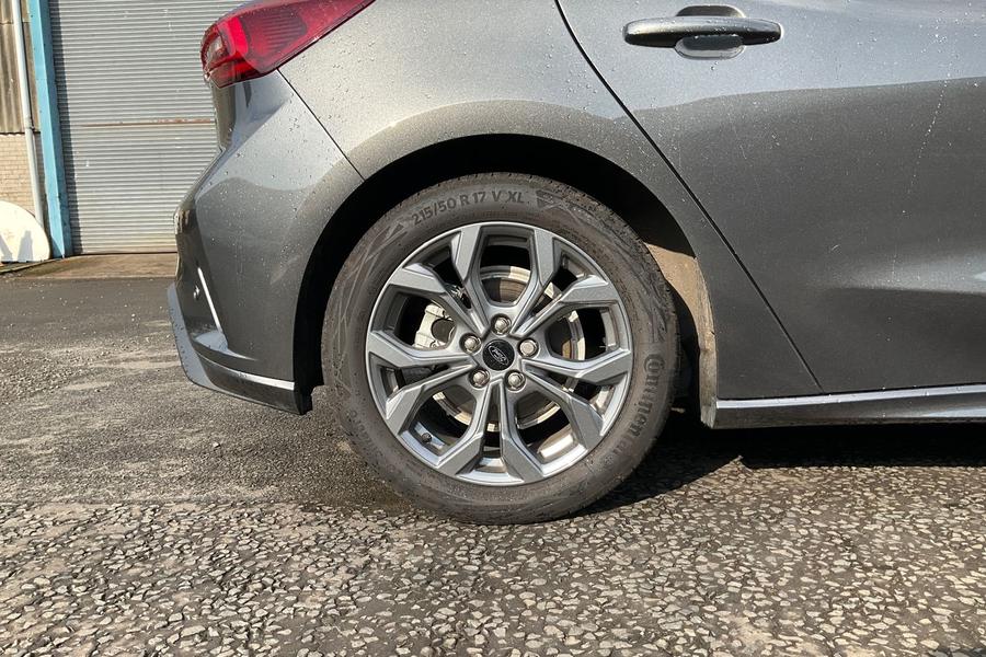 Ford Focus Photo autoimg-e2ae0e850e98457ddfab951c5873fef8690dcc88.jpg