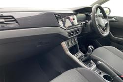 VOLKSWAGEN Taigo Photo 2