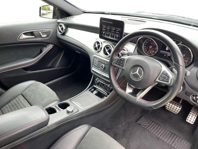 MERCEDES-BENZ GLA Photo 6