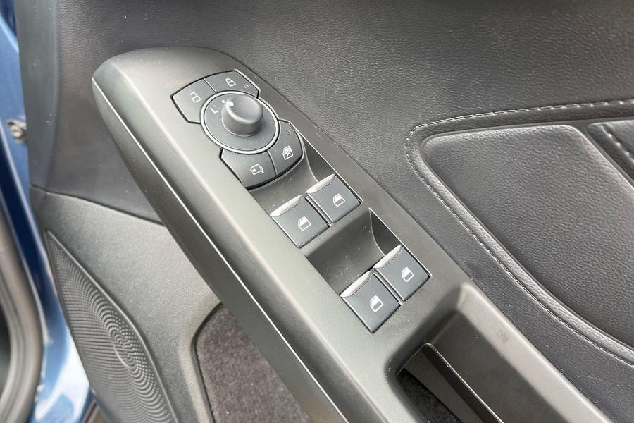 Ford Focus Photo autoimg-e2b57e5ccf880978245459f55c558dee93fddb0a.jpg
