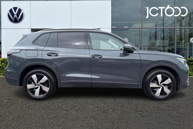 VOLKSWAGEN Tiguan Photo 4