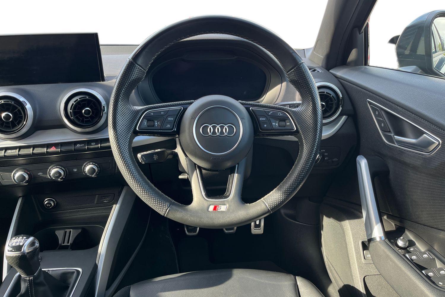 Audi Q2 Photo 10