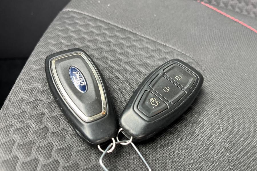 Ford FOCUS Photo autoimg-e2ba6b3525cf3ff2f5a6771bc71eebf87fc2e4ea.jpg