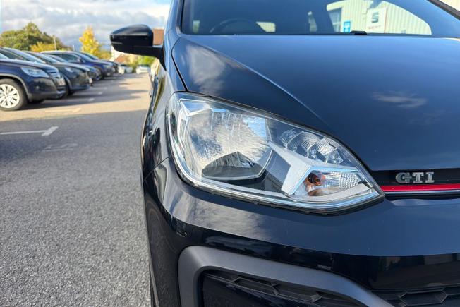 VOLKSWAGEN UP Photo 19