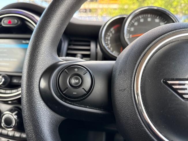 MINI Hatch Photo 16