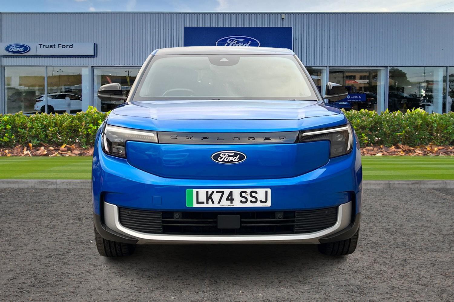 Ford Explorer Photo 5