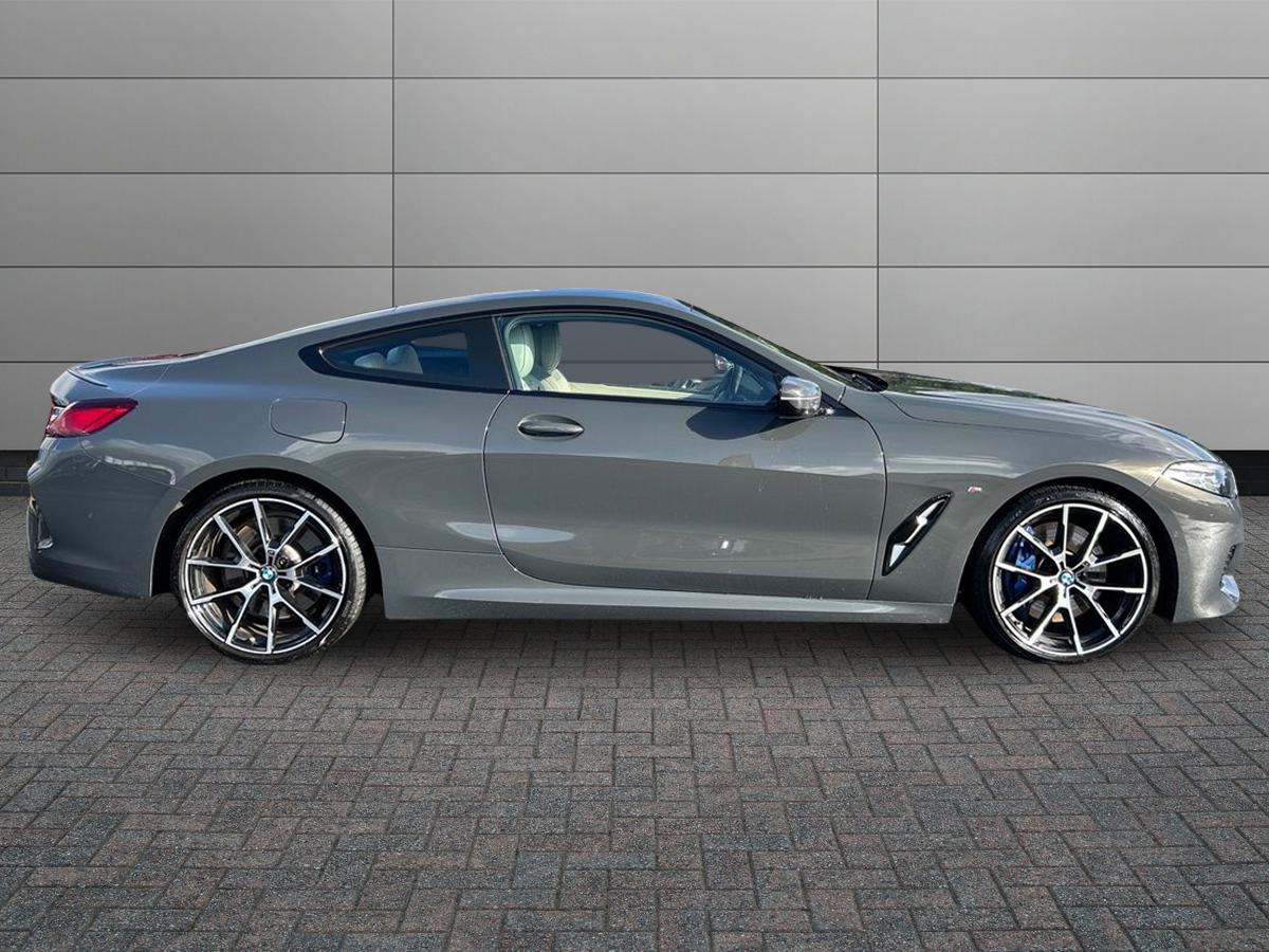 BMW 8 Series Photo 4