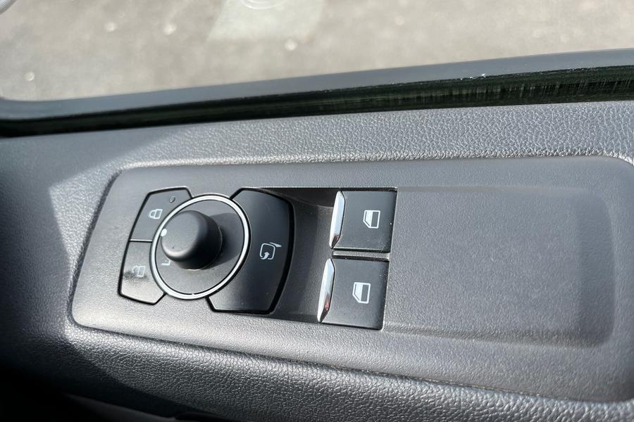 Ford TOURNEO CUSTOM Photo autoimg-e2cd140de0abab827fd8e010a01dd45651ef395a.jpg