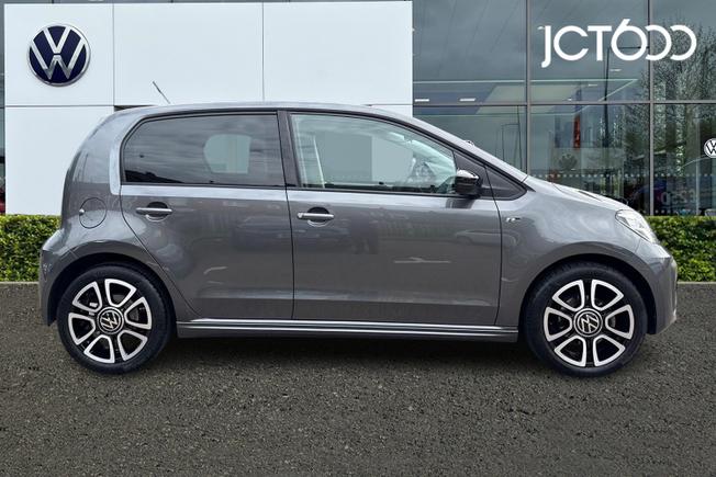 VOLKSWAGEN Up Photo 4