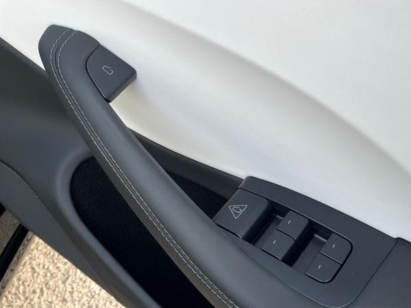 TESLA Model 3 Photo autoimg-e2d0f05ef118dd28a4e8b19846e6d6573a552a7b.jpg