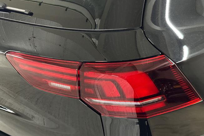VOLKSWAGEN Golf Photo 18